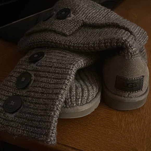 UGG boots! I think they are called Classic Cardis - Picture 1 of 5